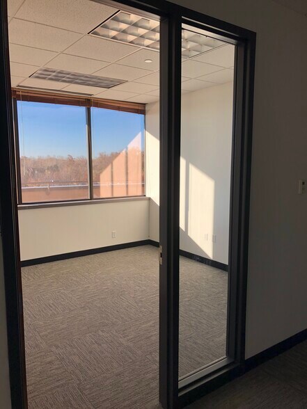 More Photos Of 6640 Shady Oak Rd, Eden Prairie Office For Lease