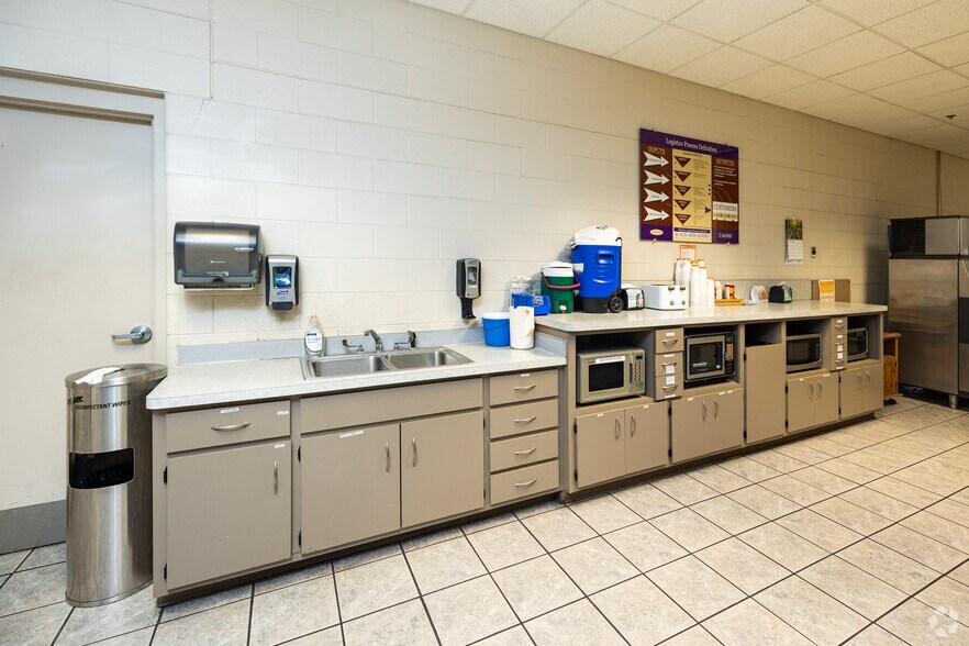 More Photos Of 1001 E Lutz Rd, Archbold Distribution For Sale