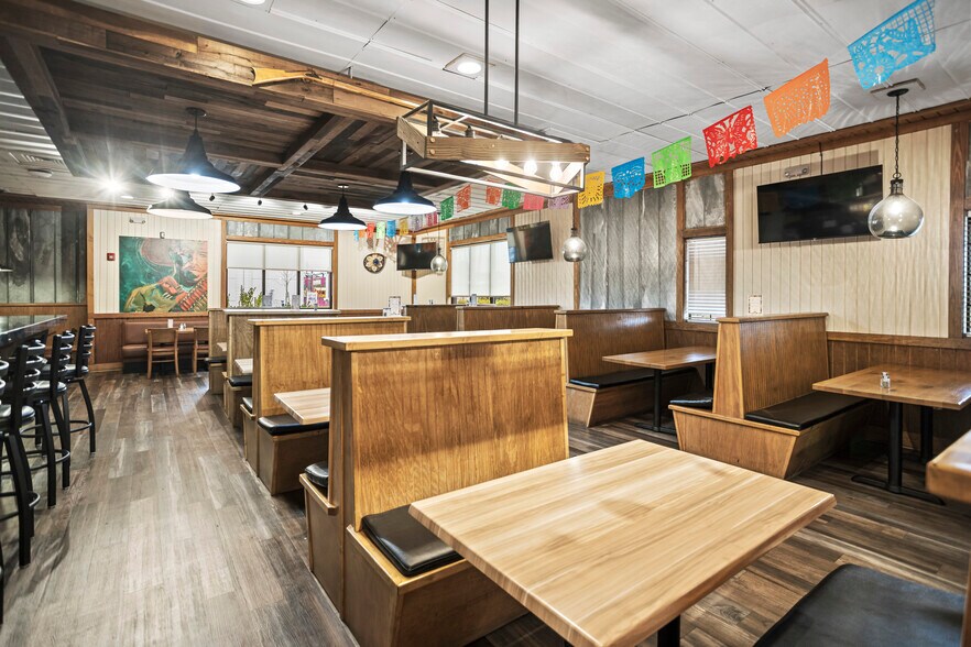 More Photos Of 762 Veterans Pky, Hinesville Restaurant For Sale