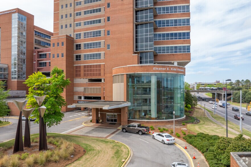 More Photos Of 800 Saint Vincents Dr, Birmingham Medical For Lease