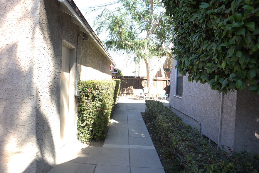 More Photos Of 11747-11753 Moorpark St, Studio City Apartments For Sale