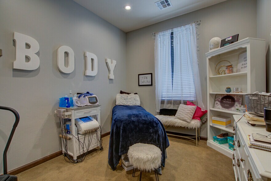 More Photos Of 1800 NE 135th St, Oklahoma City Office For Sale