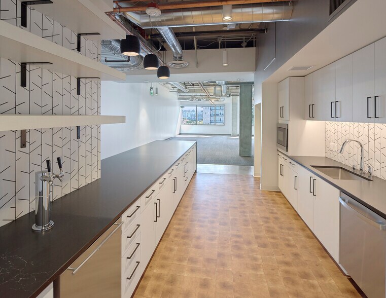 More Photos Of 15809 Bear Creek Pky NE, Redmond Office For Sale