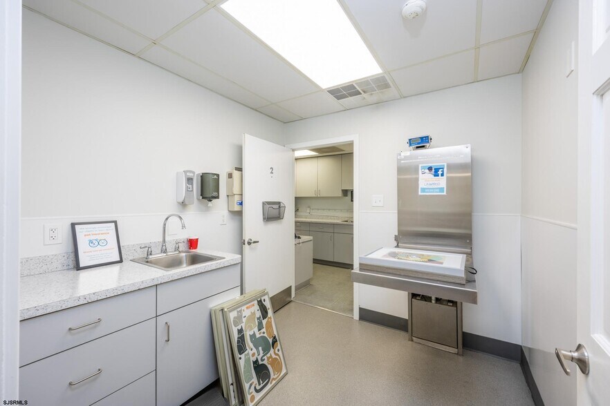 More Photos Of 535 Maple Ave, Linwood Veterinarian Kennel For Lease