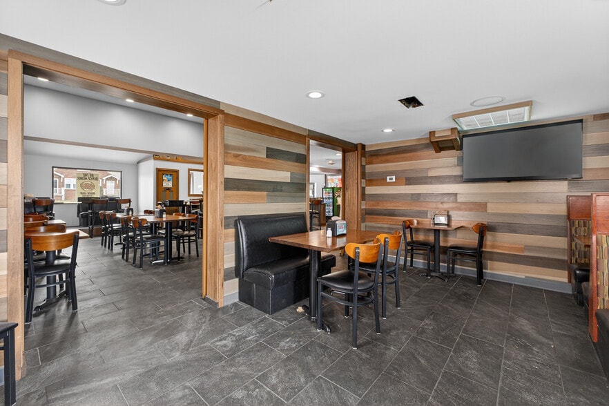 More Photos Of 8713 Gravois Rd, Saint Louis Restaurant For Sale