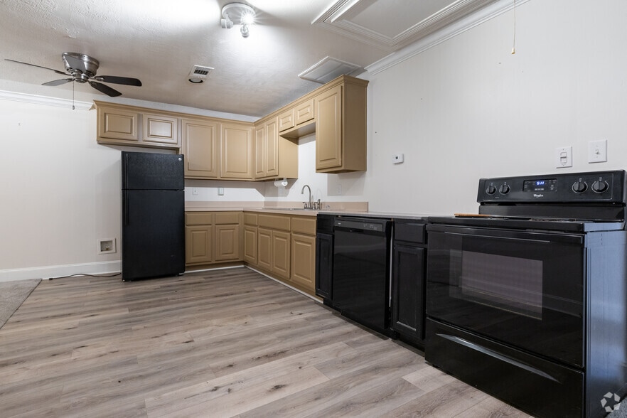 More Photos Of 12820 Willow Centre Dr, Houston Unknown For Lease