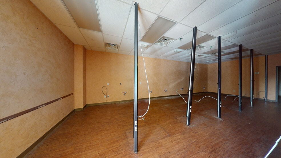 More Photos Of 3400-3502 S Broadway, Tyler Unknown For Lease