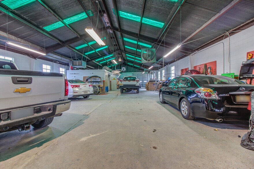 More Photos Of 1814 33rd Ave, Gulfport Auto Repair For Sale