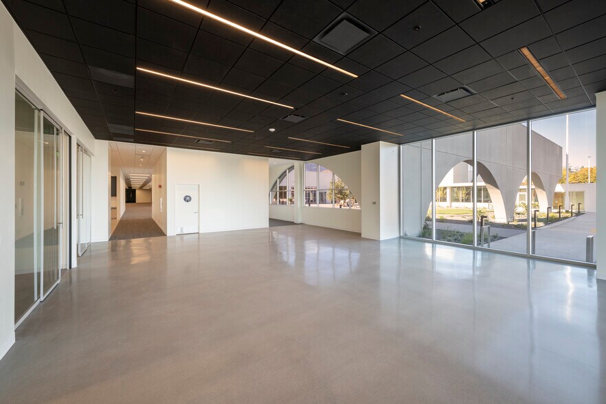 More Photos Of 150 Industrial Rd, San Carlos Flex For Sale