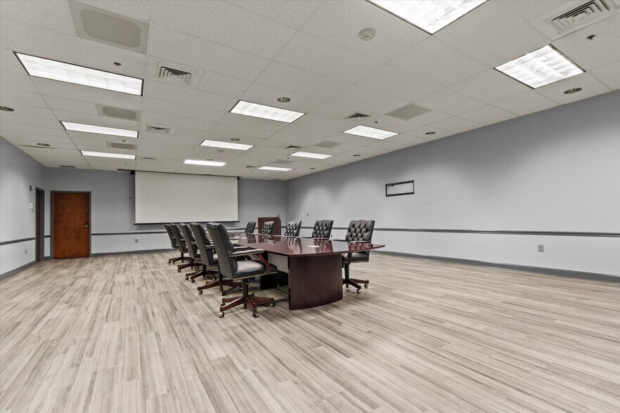 More Photos Of 215 Wynn Dr, Huntsville Office For Sale