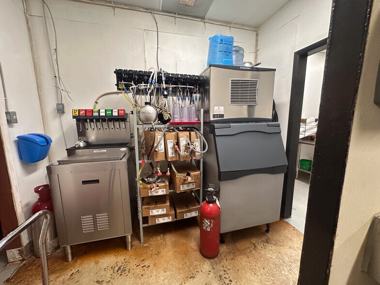 More Photos Of 69169 Main St, Blountsville Freestanding For Sale