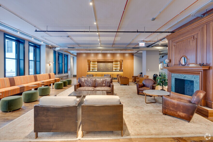 More Photos Of 125 S Clark St, Chicago Loft Creative Space For Lease