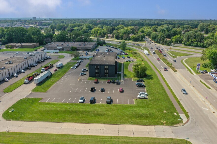More Photos Of 2817 S Anthony Ln, Saint Anthony Office For Lease