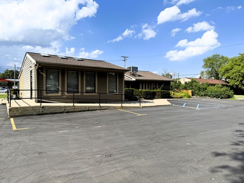 More Photos Of 5685 Highland Rd, Waterford Medical For Sale