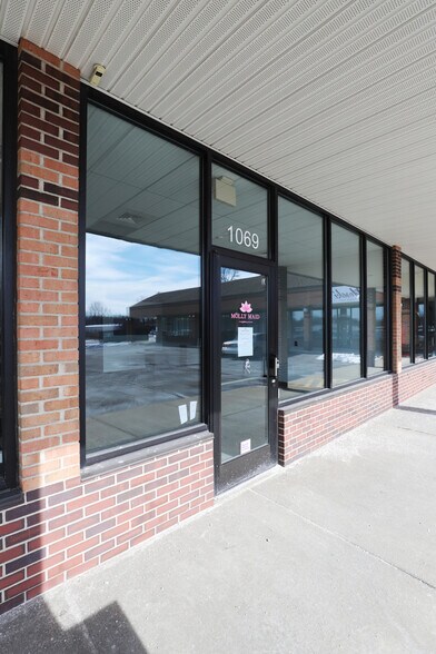 More Photos Of 1067-1095 E Bristol Rd, Burton Unknown For Lease