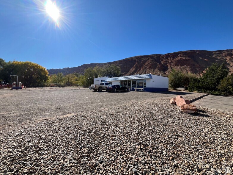 More Photos Of 588 Kane Creek Blvd, Moab General Retail For Sale