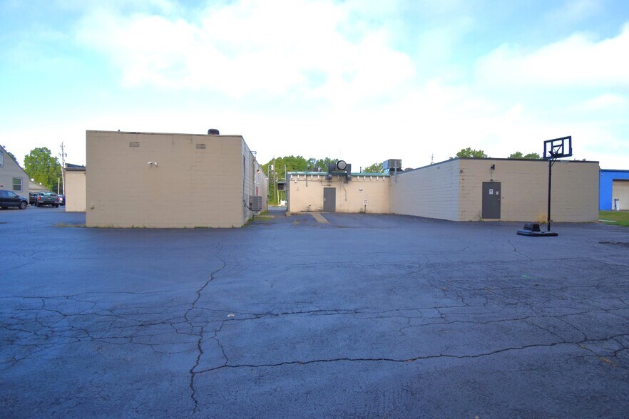 More Photos Of 1305-1363 S Raccoon Rd, Austintown Storefront For Sale