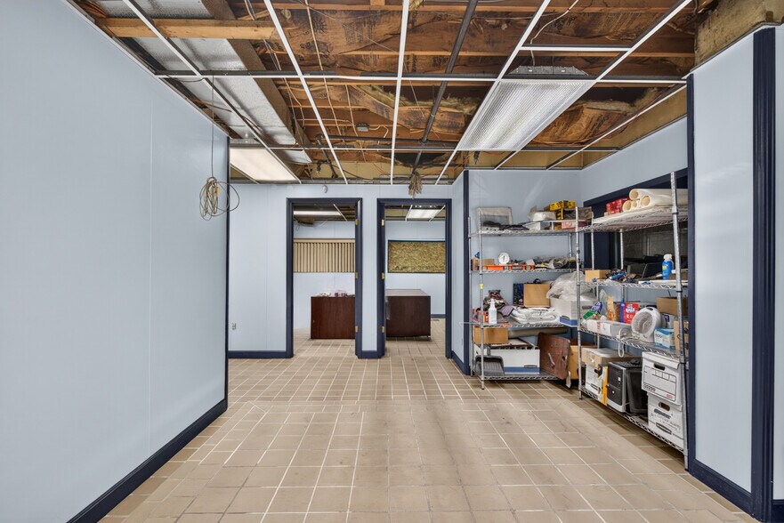 More Photos Of 211 Mill St, Springport Light Distribution For Sale