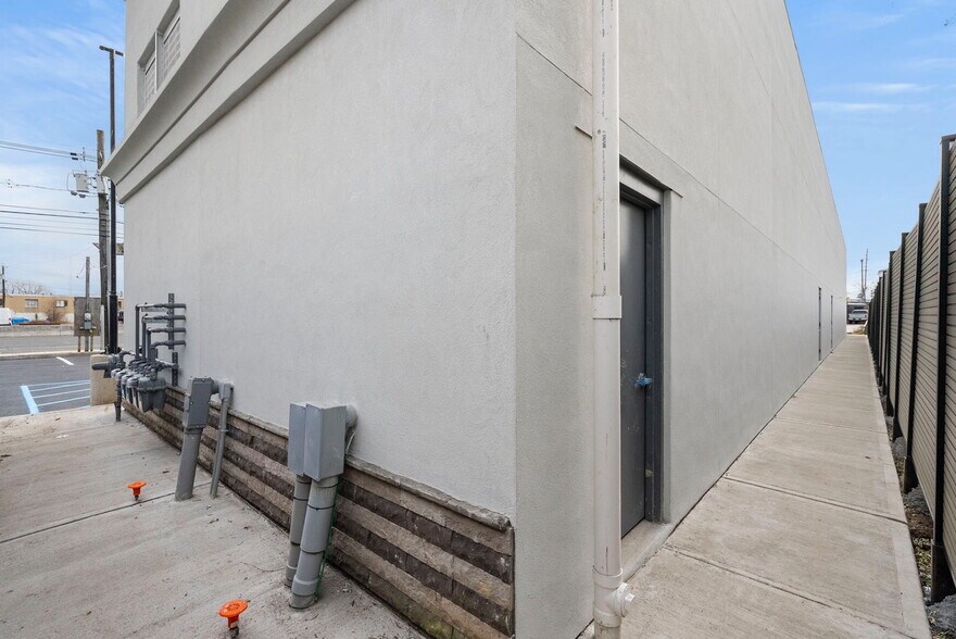 More Photos Of 328 State Rt 17, Carlstadt General Retail For Lease