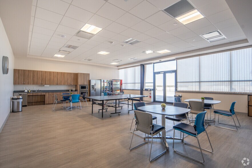 More Photos Of 4351 Mapleshade Ln, Plano Office For Lease