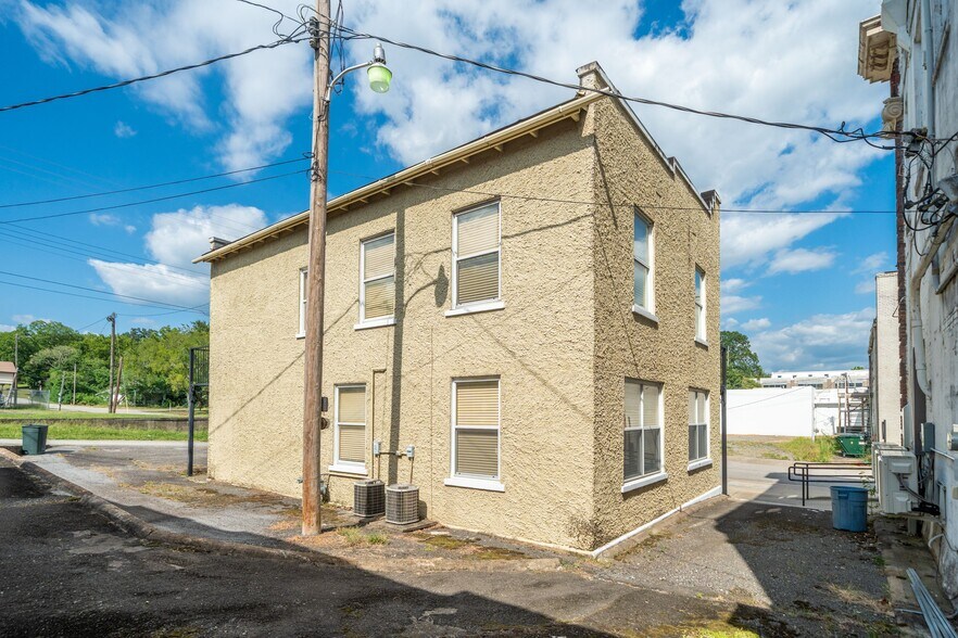 More Photos Of 104 N 3rd St, Heber Springs Office For Sale