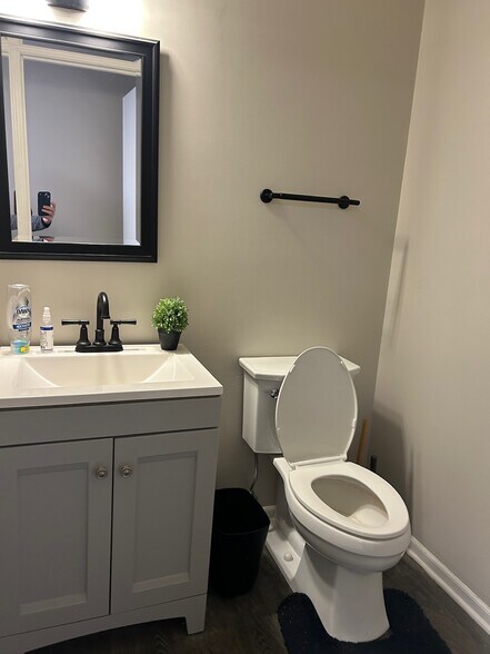 More Photos Of 1201 W College St, Liberty Office For Lease