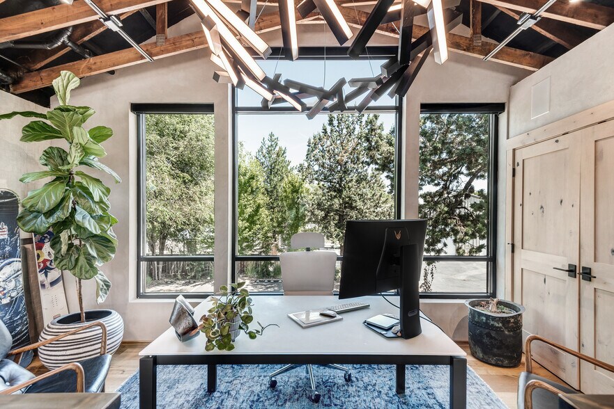 More Photos Of 64678 Cook Ave, Bend General Retail For Sale