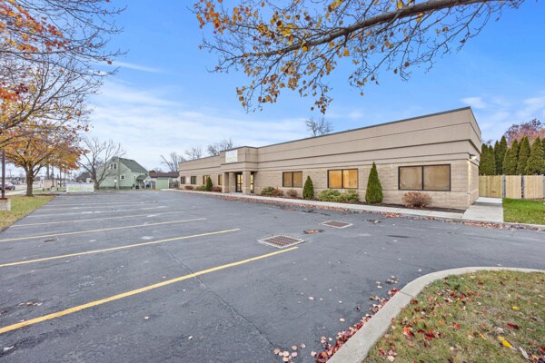 More Photos Of 4520 Military Rd, Niagara Falls Office For Sale