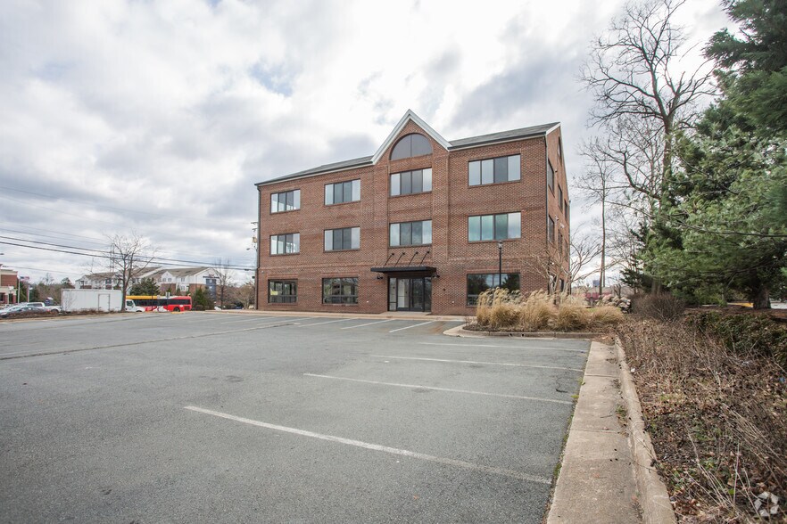 More Photos Of 151 Spring St, Herndon Medical For Lease