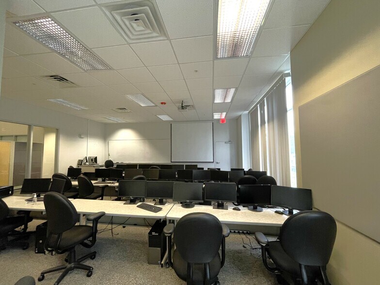 More Photos Of 5402 W Laurel St, Tampa Loft Creative Space For Sale