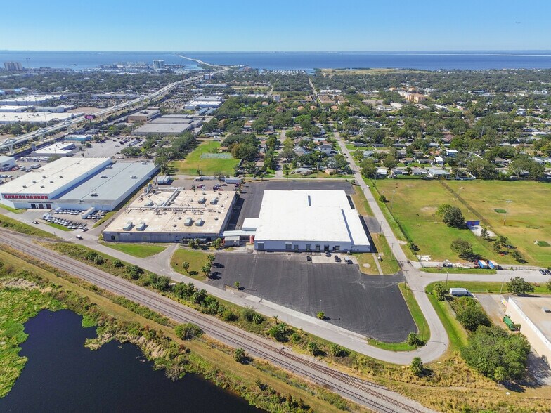 More Photos Of 3900 W Coachman Ave, Tampa Warehouse For Lease