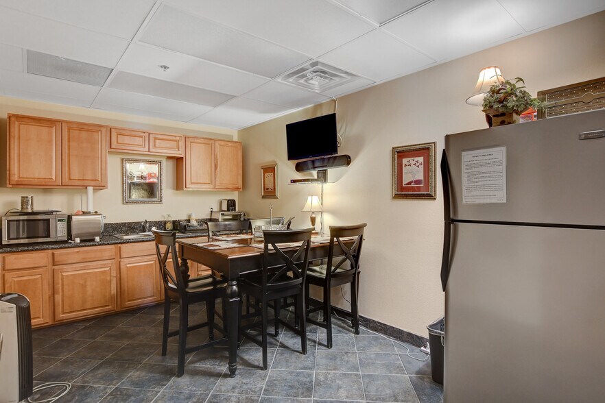 More Photos Of 3470 E Russell Rd, Las Vegas Office For Lease