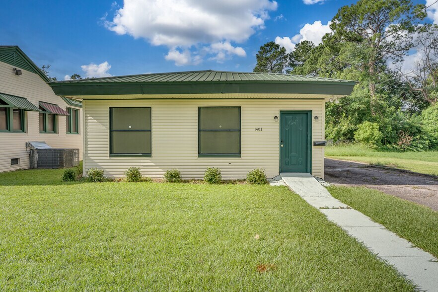 Primary Photo Of 1403 Spring Hill Ave, Mobile Healthcare For Sale
