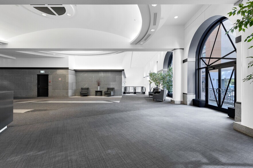 More Photos Of 1555 Rue Peel, Montréal Office For Lease