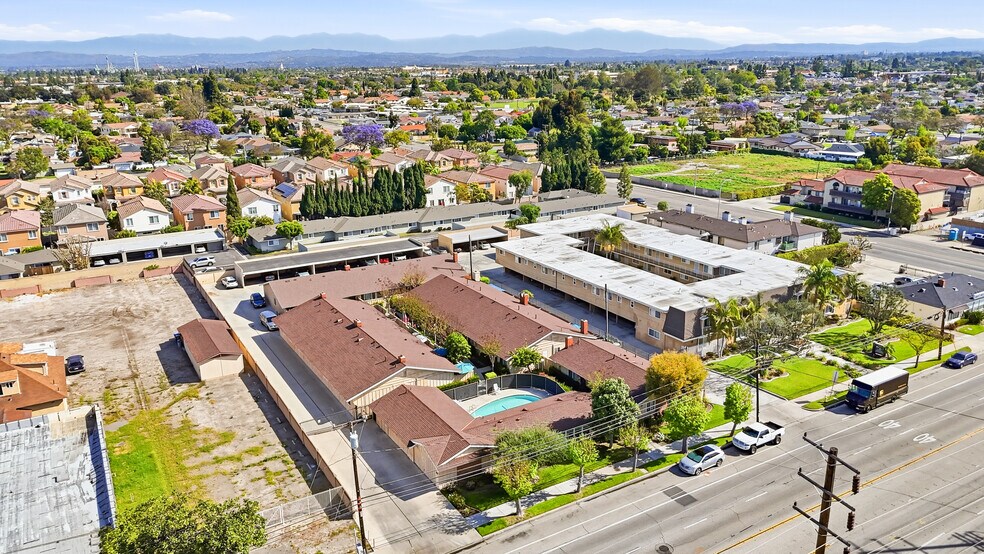 More Photos Of 3221 W Ball Rd, Anaheim Apartments For Sale