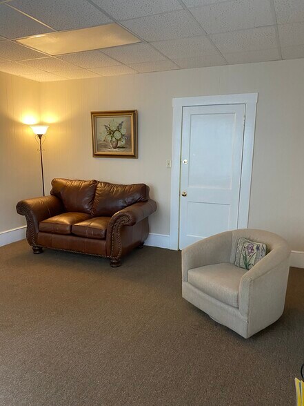 More Photos Of 314 E Atlantic St, South Hill Office For Sale