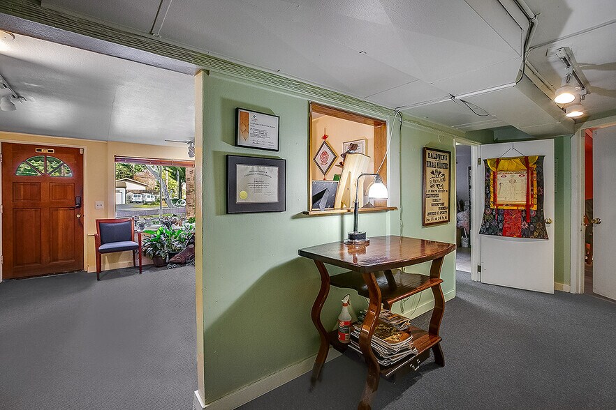 More Photos Of 23700 Edmonds Way, Edmonds Medical For Lease