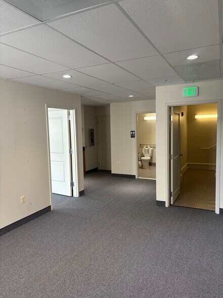 More Photos Of 136-138 Main St, Annapolis Storefront Retail Office For Lease