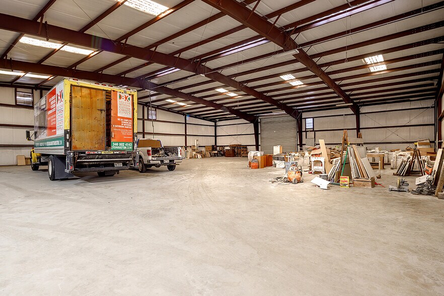 More Photos Of 1406-1420 Telephone Rd, Houston Showroom For Lease