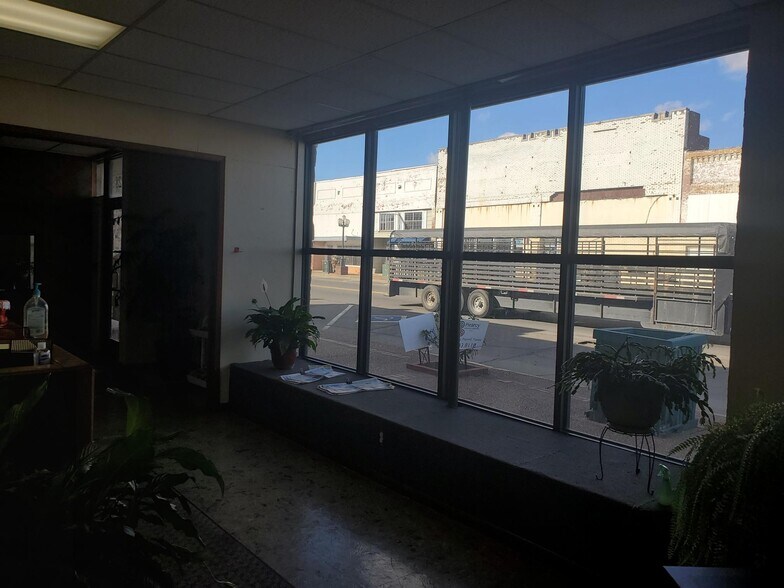More Photos Of 124 E Jackson St, Hugo Office For Sale