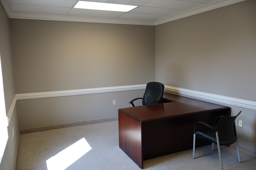 More Photos Of 7302 Cessna Dr, Greensboro Warehouse For Lease