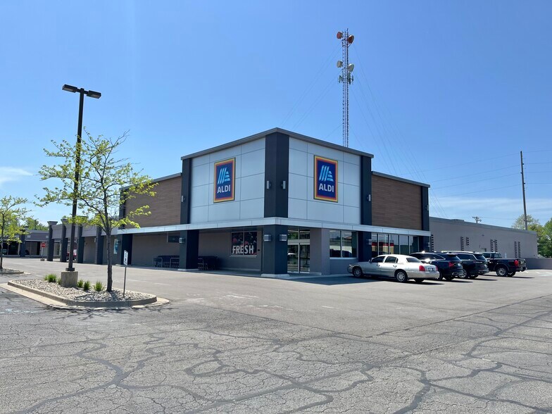 More Photos Of 539-545 N Line St, Columbia City Freestanding For Lease