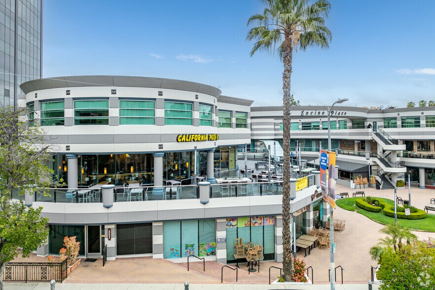 More Photos Of 16101 Ventura Blvd, Encino General Retail For Lease