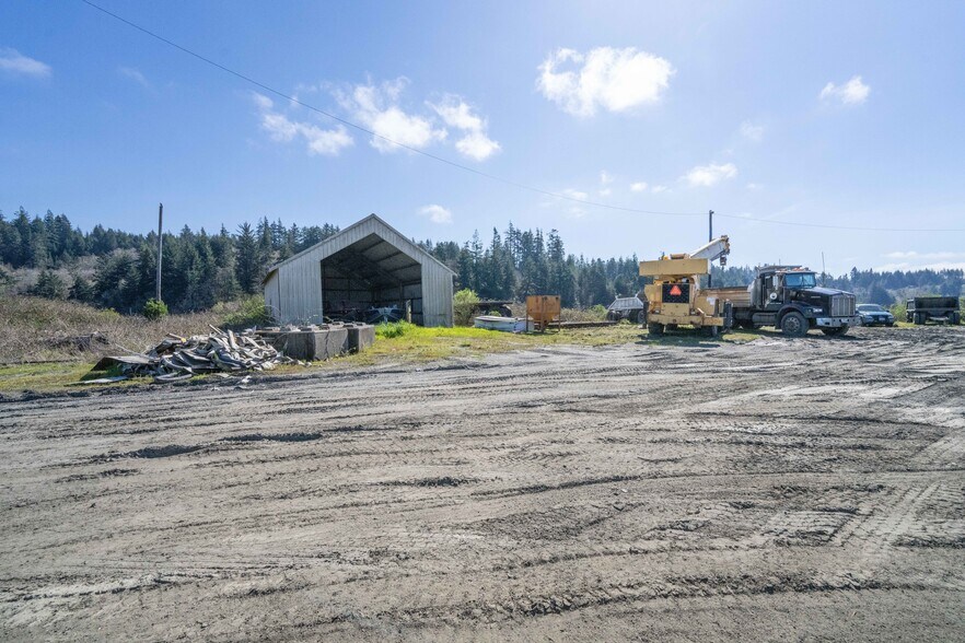 More Photos Of 93761 Hackett Ln, Coos Bay Distribution For Sale
