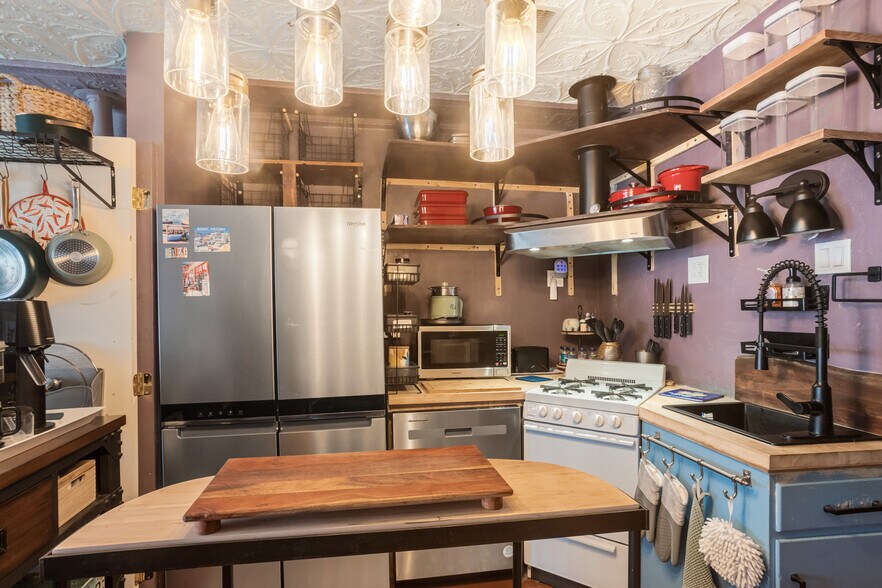 More Photos Of 40 Main St, Bisbee General Retail For Sale