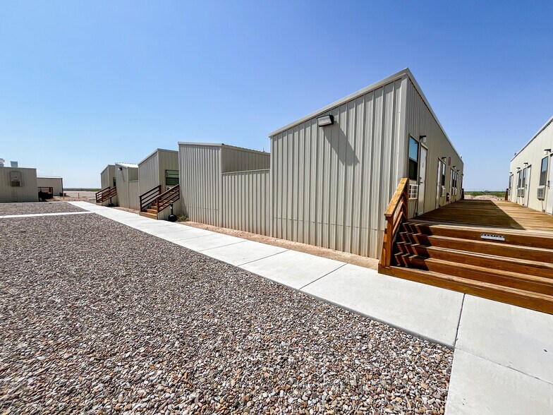 More Photos Of 906 S Highway 285, Pecos Warehouse For Sale