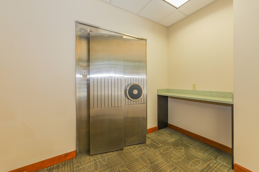 More Photos Of 1610 Main Ave, Clifton Bank For Sale