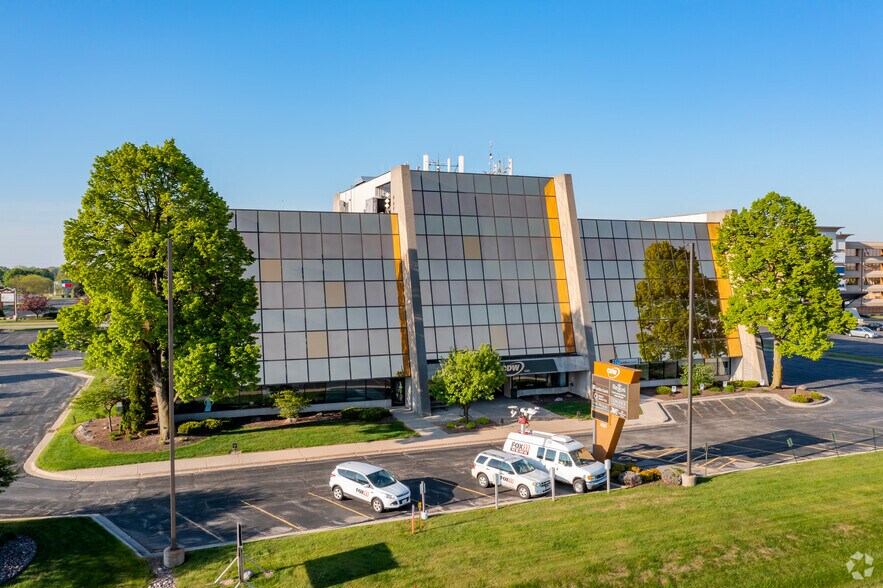 More Photos Of 4321 W College Ave, Appleton Office For Lease