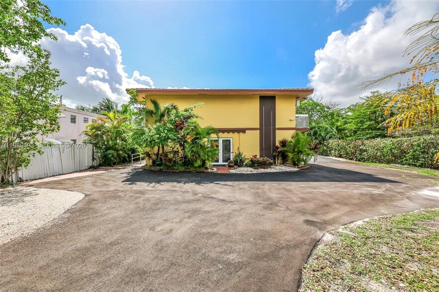 More Photos Of 12085 W Dixie Hwy, North Miami Multifamily For Sale
