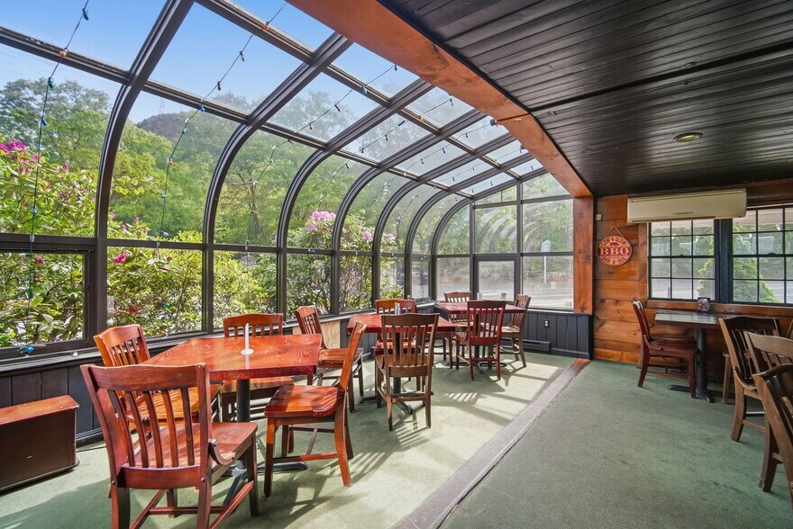 More Photos Of 100 Mountain Rd, Easthampton Restaurant For Sale